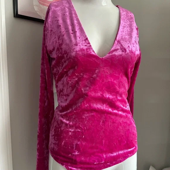 Good American Pink Velvet V-Neck Bodysuit - Picture 7 of 8